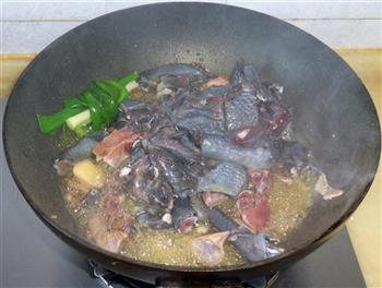 乳鸽乌鸡野生小黄菇煲汤的做法步骤8