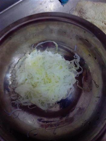 毛蛤蜊拌菠菜粉丝的做法步骤2
