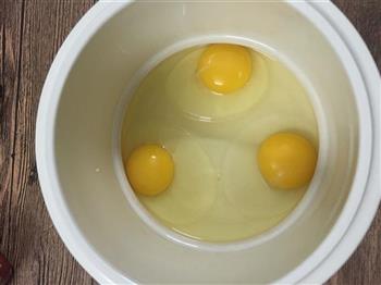 铁观音茶炖鸡蛋的做法步骤2
