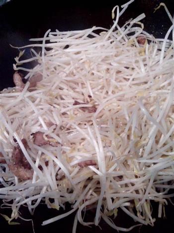 豆芽炒肉丝的做法步骤3