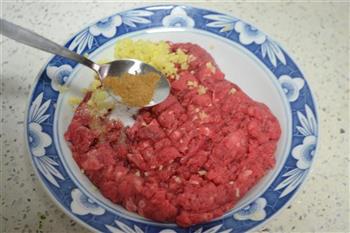 酸汤牛肉水饺的做法步骤11