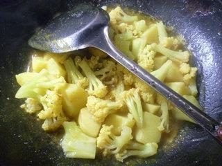 咖喱土豆花菜的做法步骤11