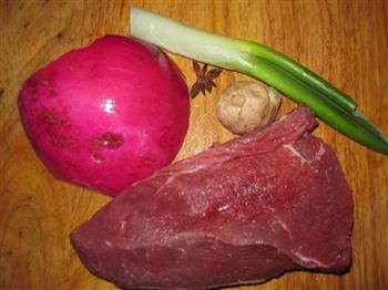 砂锅牛肉炖萝卜的做法步骤1