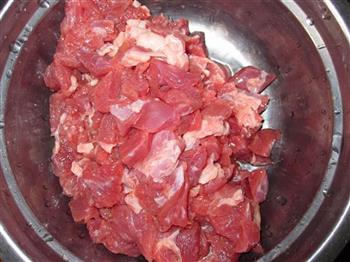 砂锅牛肉炖萝卜的做法步骤2