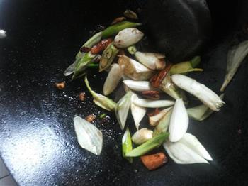 葱炒花蛤肉的做法步骤5