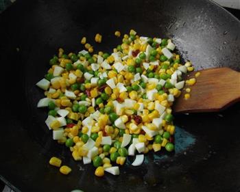 蛋白炒玉米的做法步骤5