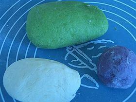 紫薯菠菜花样馒头的做法步骤1