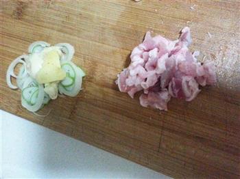 香菇油菜炒肉的做法步骤1