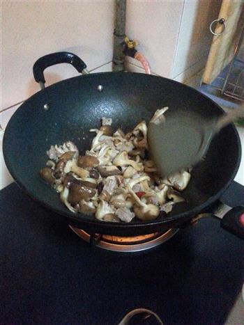 香菇油菜炒肉的做法步骤5