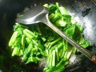 清炒油菜蕻的做法步骤6