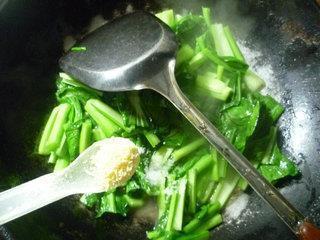 清炒油菜蕻的做法步骤8