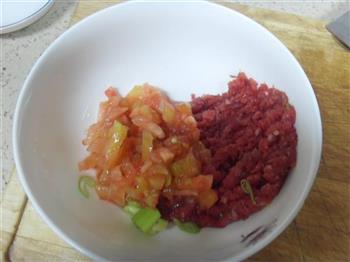 番茄牛肉馅水饺的做法步骤1