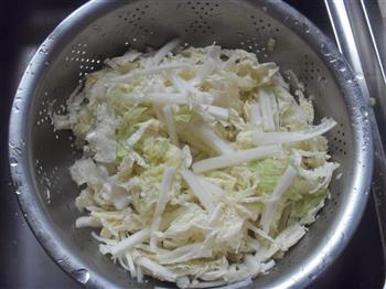 白菜炒平菇的做法步骤2