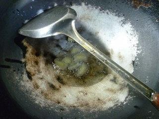 蒜薹炒河虾的做法步骤3