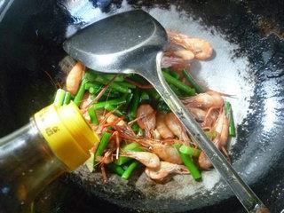 蒜薹炒河虾的做法步骤7