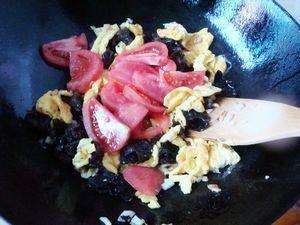 木耳番茄炒鸡蛋的做法步骤8