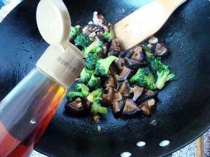 蚝油香菇西兰花的做法步骤10