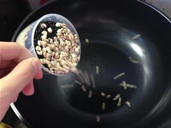 炒米刮油腊八粥的做法步骤2