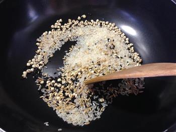 炒米刮油腊八粥的做法图解3
