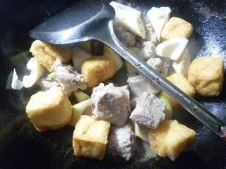 雷笋油豆腐烧排骨的做法步骤6
