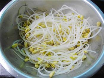 黄豆芽培根卷的做法步骤2