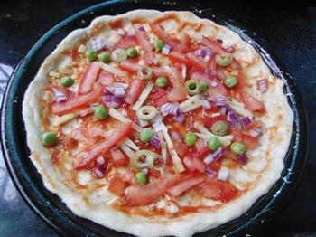 西班牙辣肠脆底披萨的做法步骤7