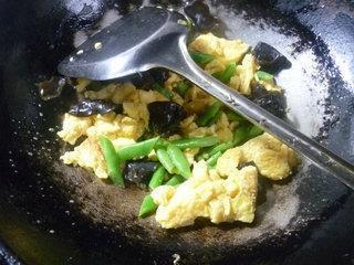 梅豆黑木耳炒鸡蛋的做法步骤10