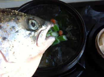 石锅清汤三文鱼头的做法图解4