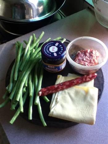 橄榄菜肉末炒豆角的做法步骤1