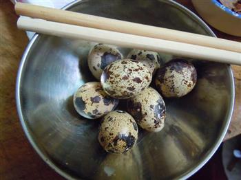 五香茶叶鹌鹑蛋的做法步骤3