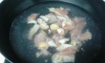 小鸡炖蘑菇的做法步骤2
