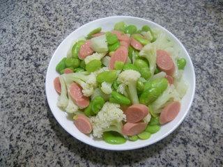 火腿肠蚕豆炒花菜的做法步骤12
