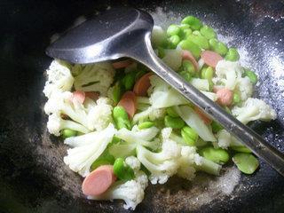 火腿肠蚕豆炒花菜的做法步骤8