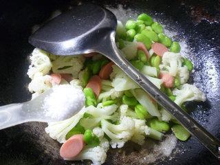 火腿肠蚕豆炒花菜的做法步骤9
