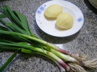 大蒜炒土豆的做法步骤1