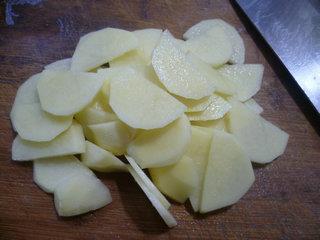大蒜炒土豆的做法步骤4