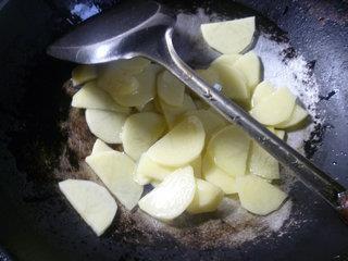 大蒜炒土豆的做法步骤5