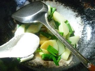 大蒜炒土豆的做法步骤9