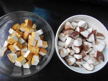 香菇豆腐粒的做法步骤1