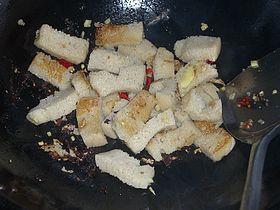 白玉菇烩烤麸的做法步骤4