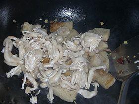 白玉菇烩烤麸的做法步骤5