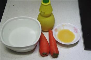 鲜榨胡萝卜汁的做法图解1