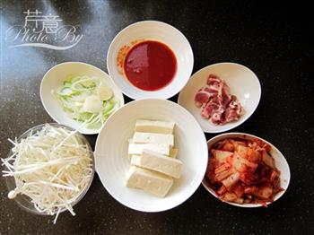 韩式石锅泡菜汤的做法图解1