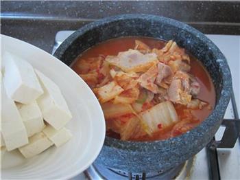韩式石锅泡菜汤的做法图解6