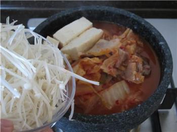 韩式石锅泡菜汤的做法步骤7