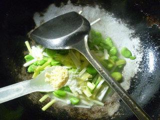 韭菜芽炒蚕豆的做法步骤6