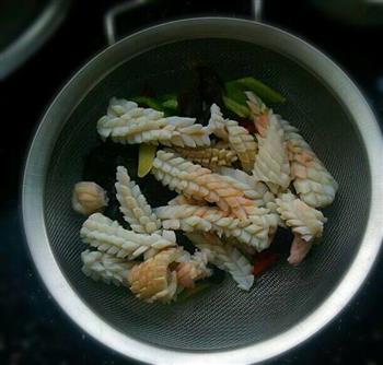 鲜鱿鱼炒白菜的做法步骤3