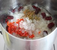 桂花红枣银耳雪梨汤的做法步骤10