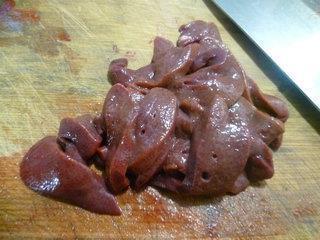 西葫芦炒猪肝的做法步骤2