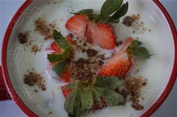 草莓酸奶饮的做法图解7